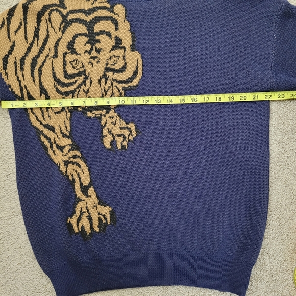 Tiger Sweater SIZE M - Picture 8 of 10